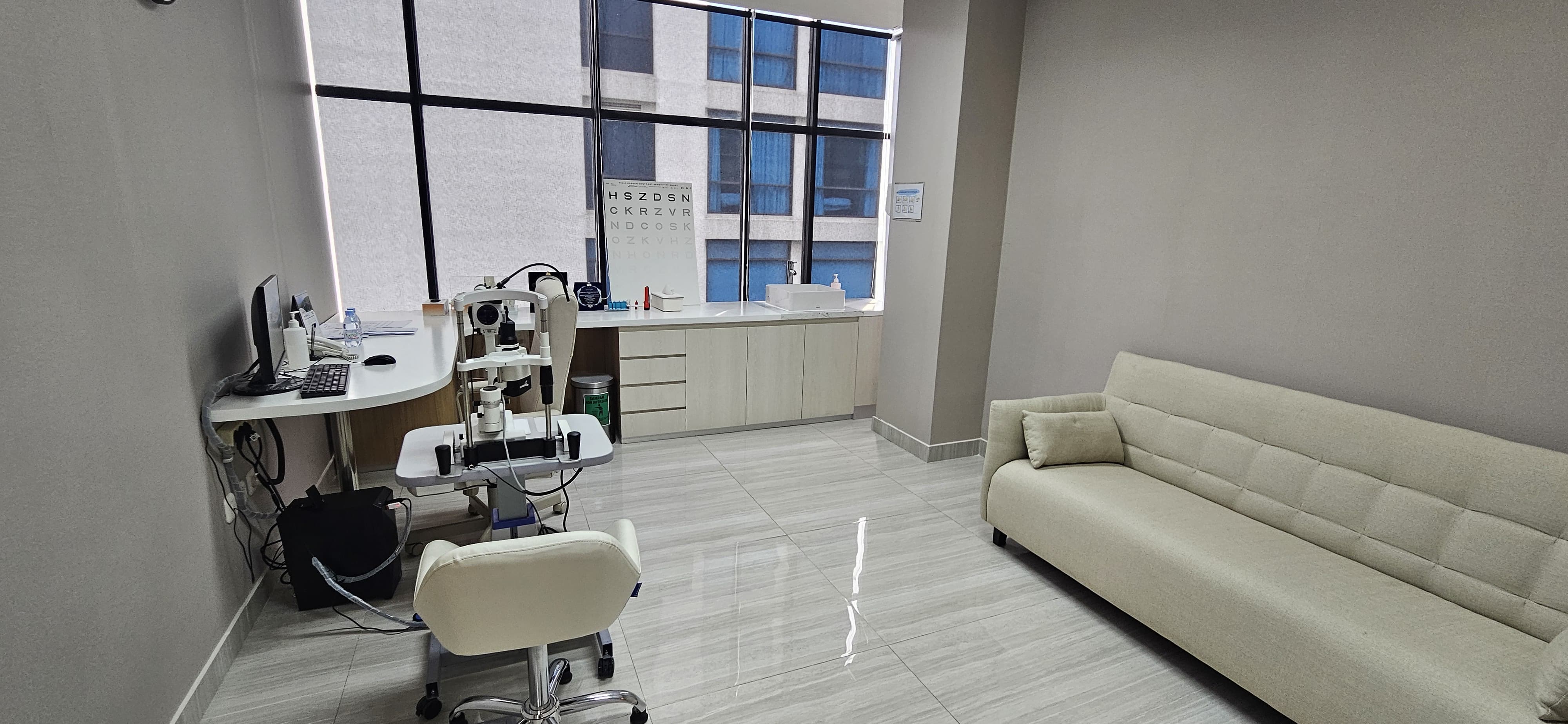 Ruang Pemeriksaan Mata Klinik Utama JHC